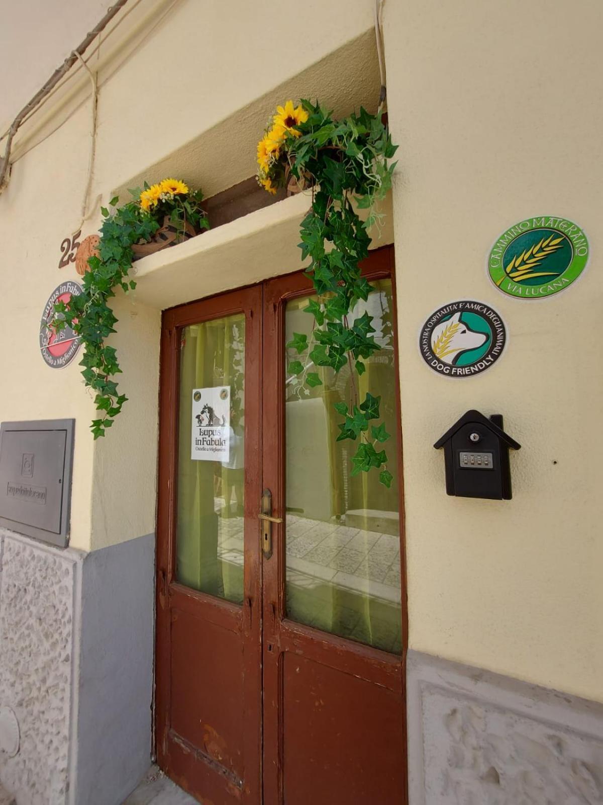 Lupus In Fabula Miglionico Exterior foto
