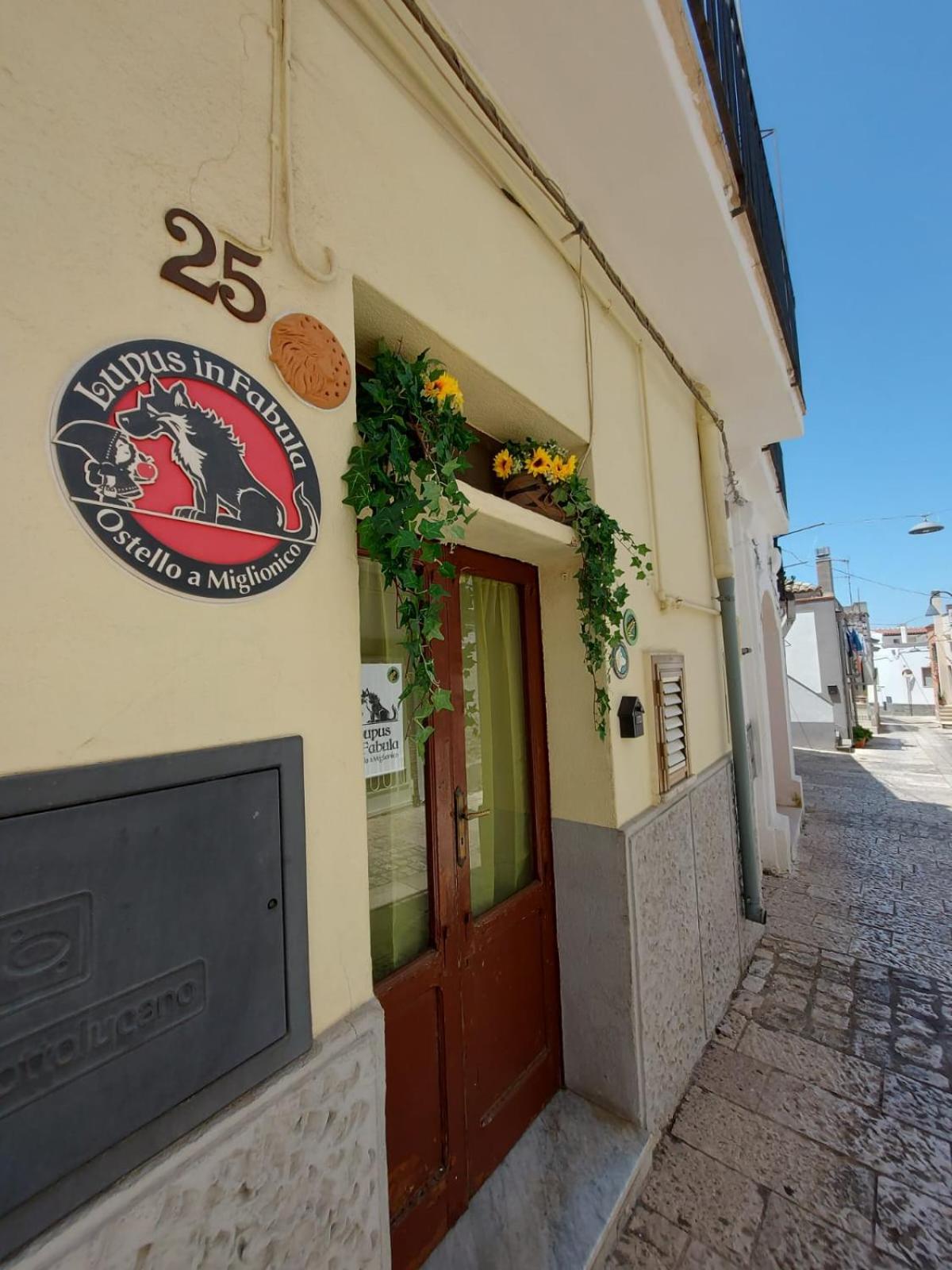 Lupus In Fabula Miglionico Exterior foto